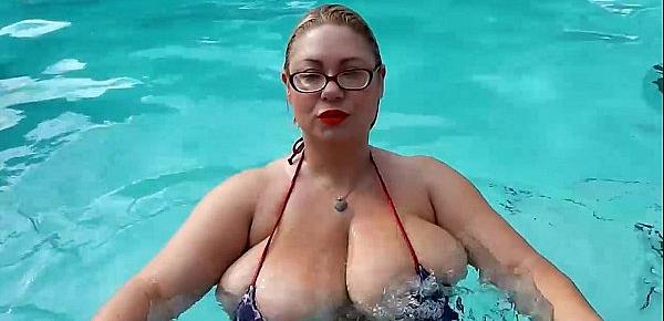  BBW Superstar Samantha 38G Plays with Big Tits in Pool